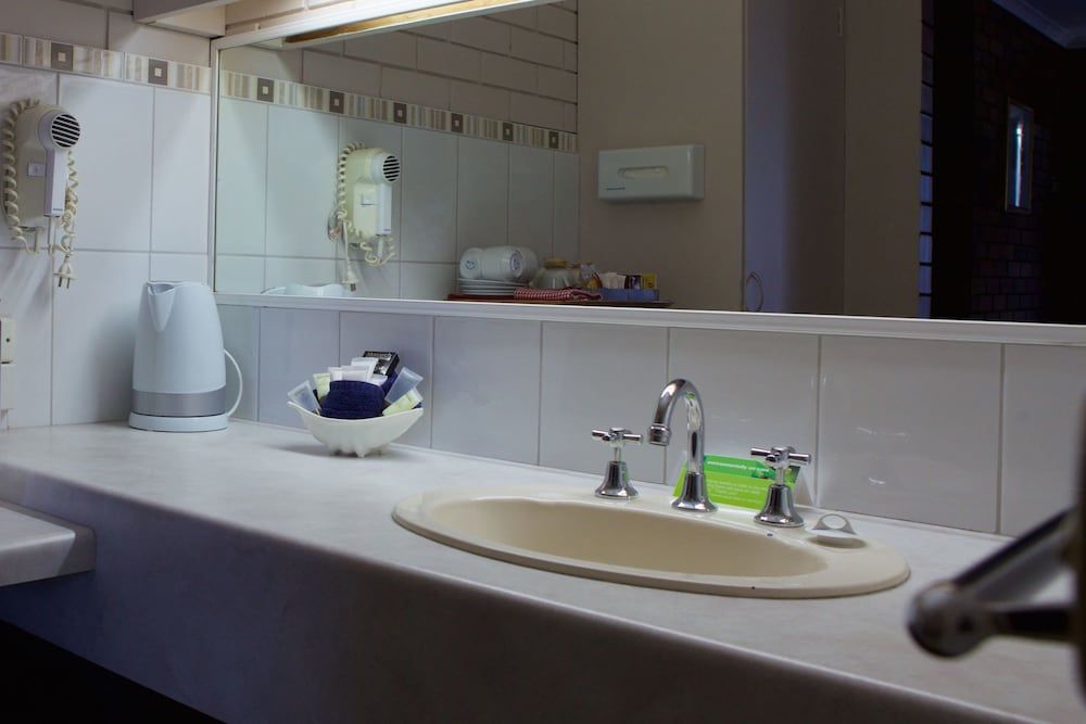 Paddle Wheel Motel Standard Room 4