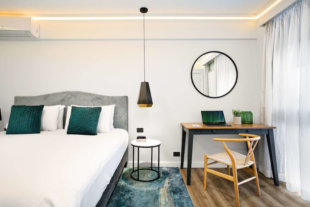 Best Western Sanctuary Inn Executive Room, 1 King Bed, Non Smoking 3