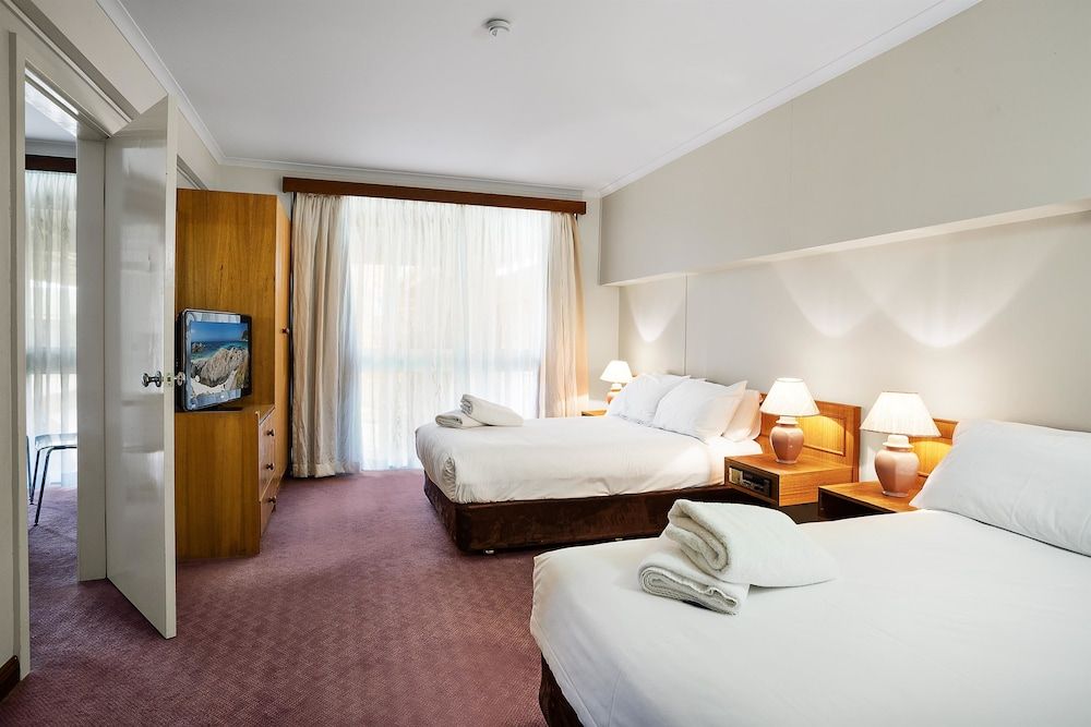 Best Western Sanctuary Inn Family Room, Multiple Beds, Non Smoking 4