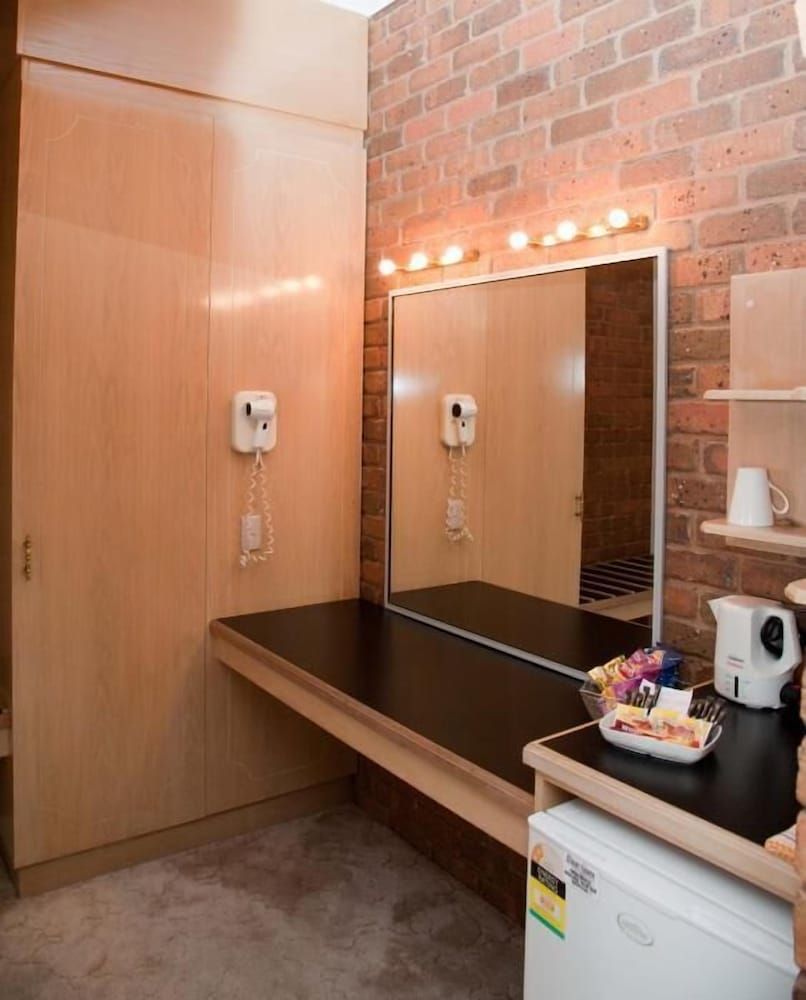 The Charles Sturt Motor Inn Standard Room, Non Smoking, Jetted Tub (Spa Room) 3