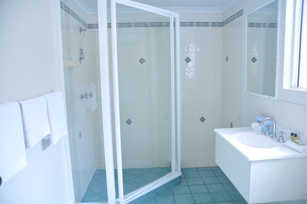 Rocky Gardens Motor Inn Standard Room, Non Smoking (Twin) 3