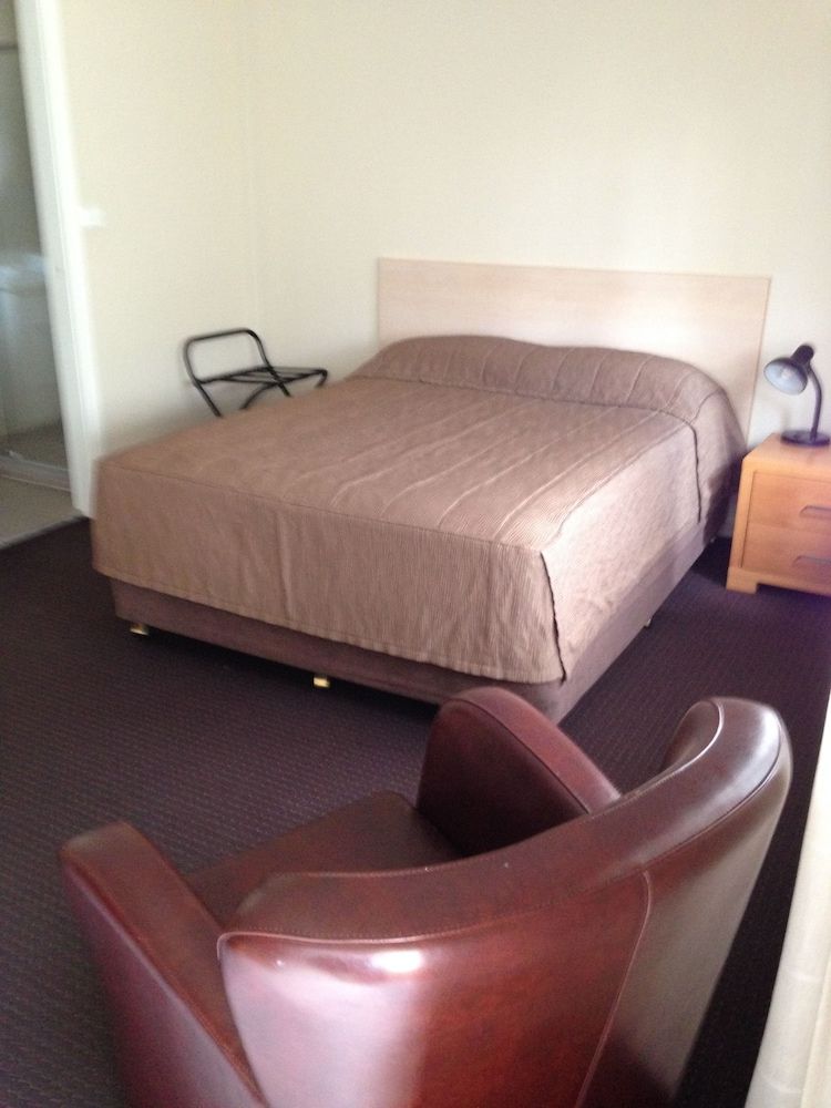 Francis Phillip Motor Inn Standard Room, Non Smoking (4 Star super saver) 2