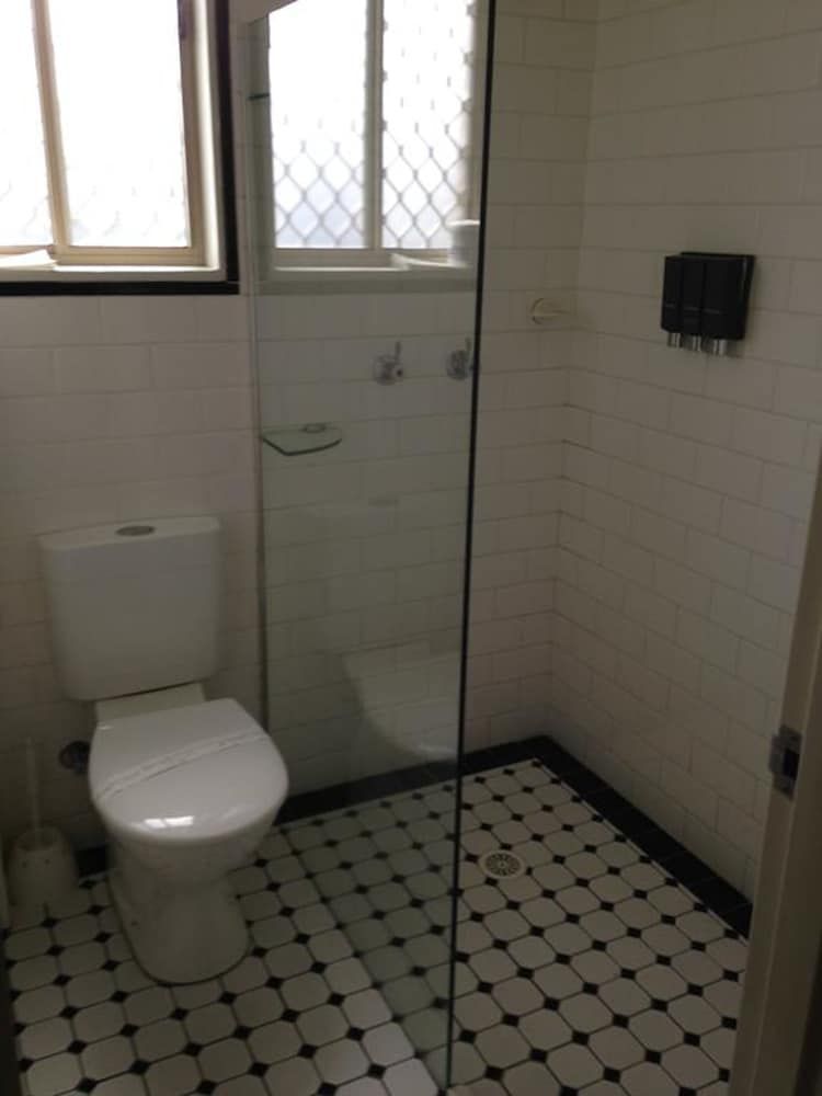 Francis Phillip Motor Inn Royal Room 4