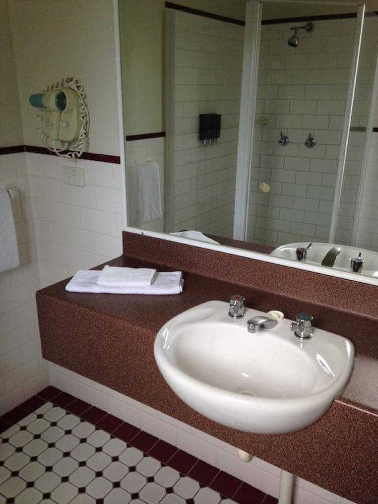 Francis Phillip Motor Inn Executive Room (Executive room 1) 3