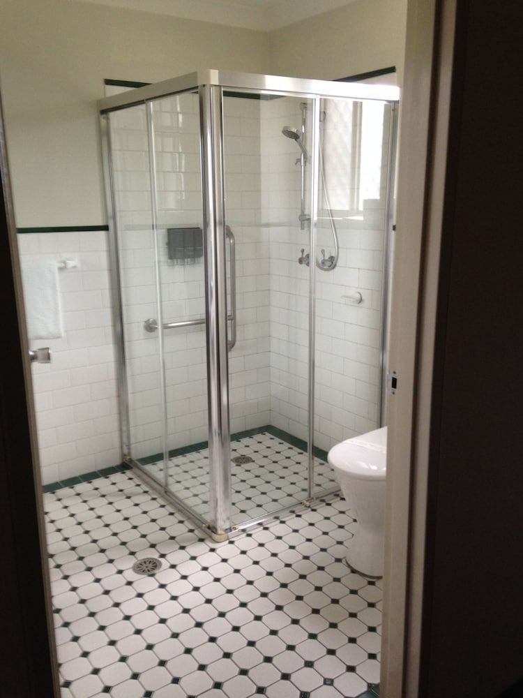 Francis Phillip Motor Inn Executive Room (Executive room 1) 4