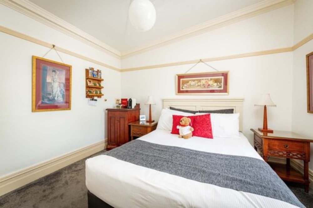 Junior Room, 1 Queen Bed, Bathtub