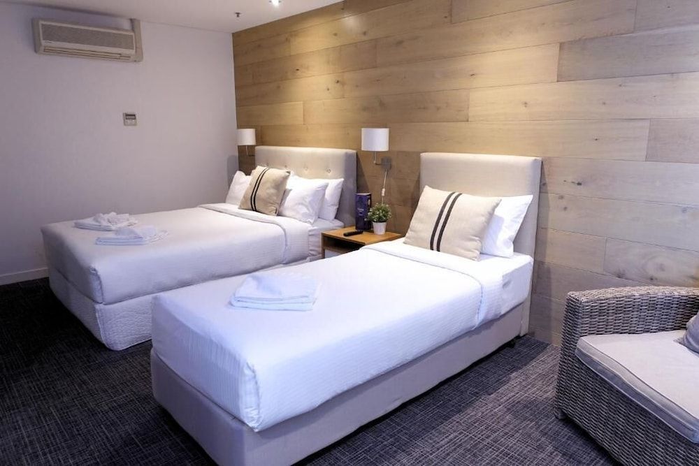 Deluxe Queen and Single (Private Balcony)