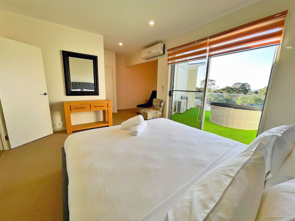 Phillip Island Towers Executive Apartment, 3 Bedrooms, Balcony 2