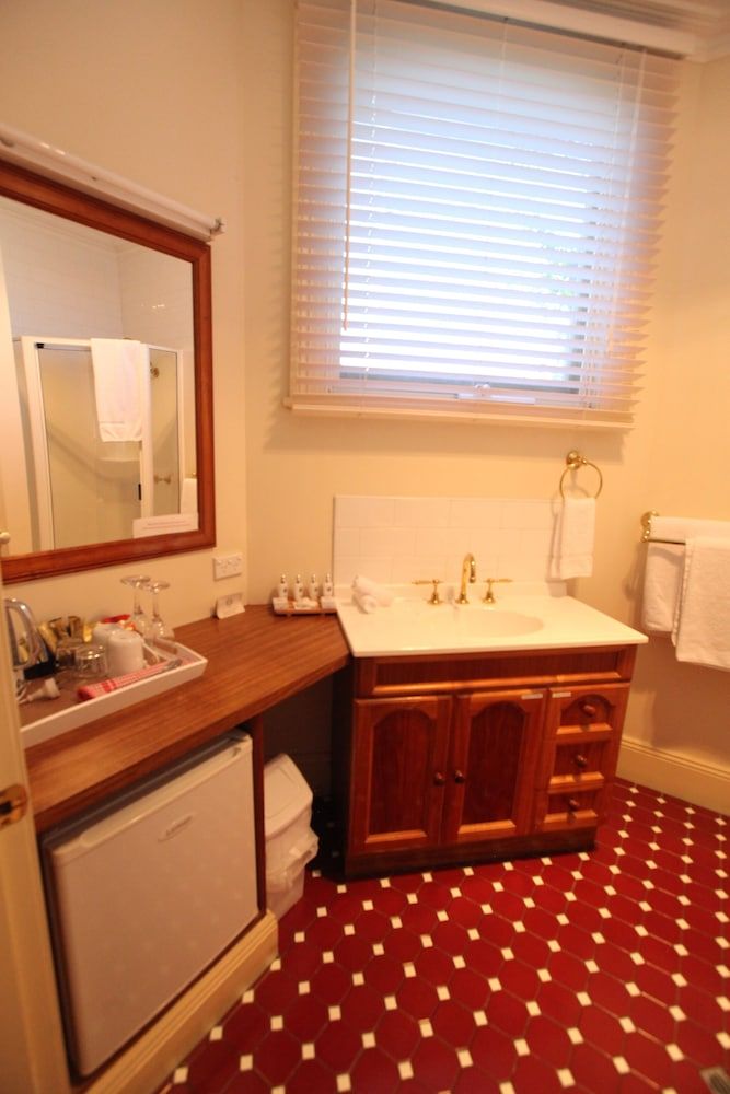 The Grand On Macfie Premium King Suite 2 6