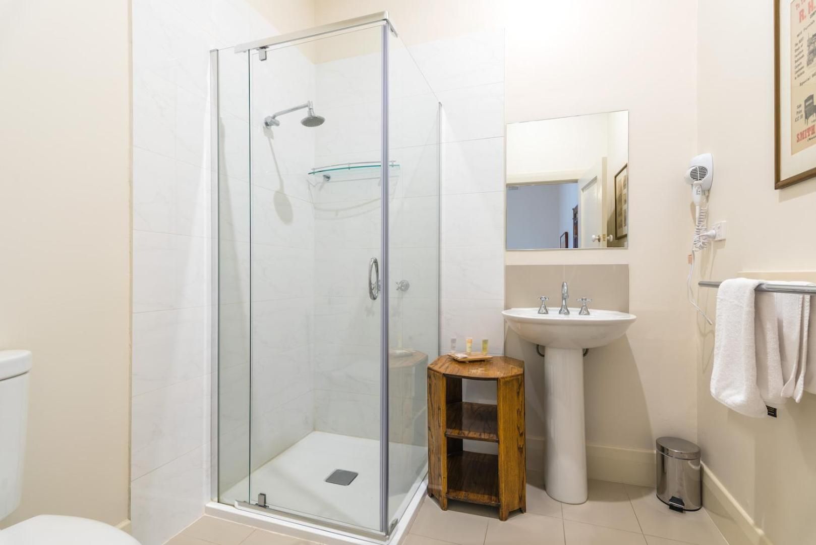 Queen Room with Private External Bathroom