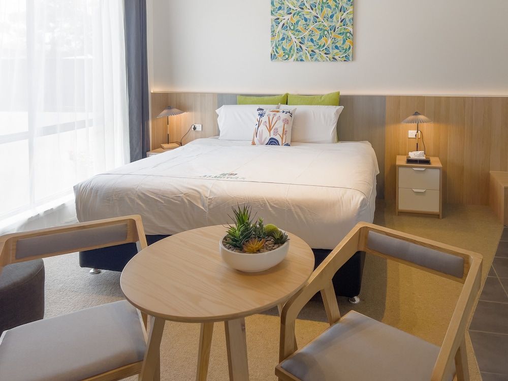 A1 Motels Port Fairy Motel and Apartments Spa Room 3