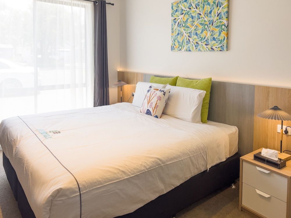 A1 Motels Port Fairy Motel and Apartments Spa Room 4