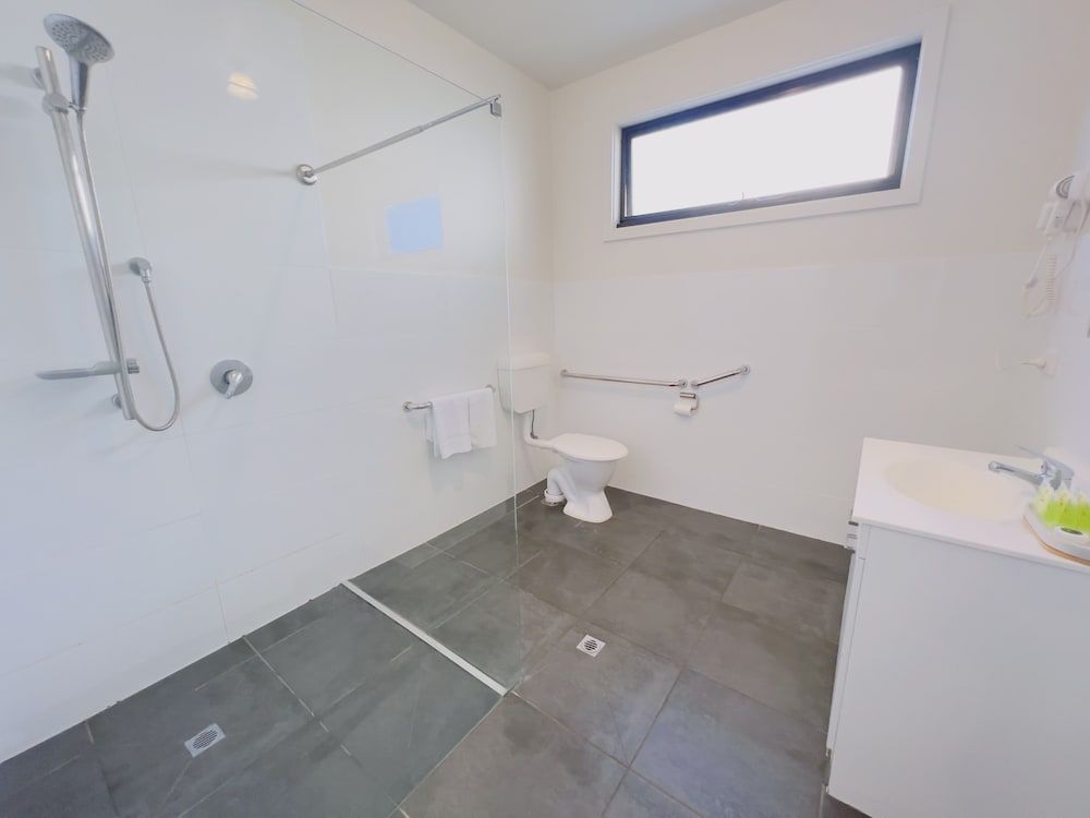 A1 Motels Port Fairy Motel and Apartments Self-Contained Deluxe 2 Bedroom, Accessible 7