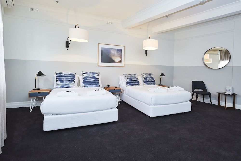 Bridgeview Hotel Willoughby Family Room with Shared Bathroom 2