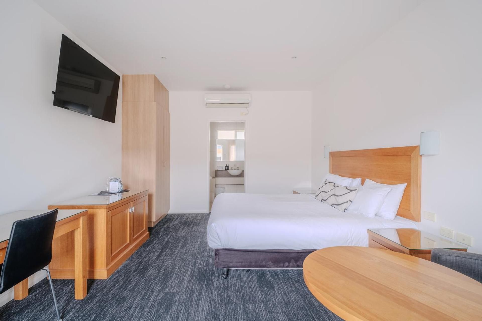 King Room with Spa Bath