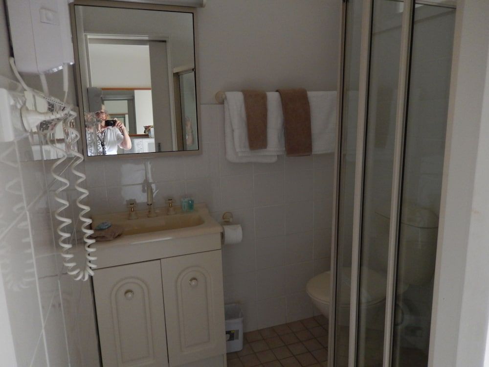 Pioneer Way Motel Standard Room, 1 Queen Bed (Upstairs) 6