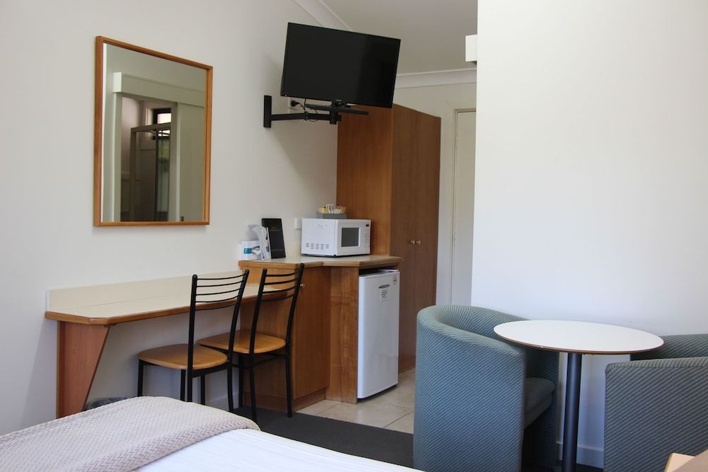 Pioneer Way Motel Standard Room, 1 Queen Bed (Upstairs) 3