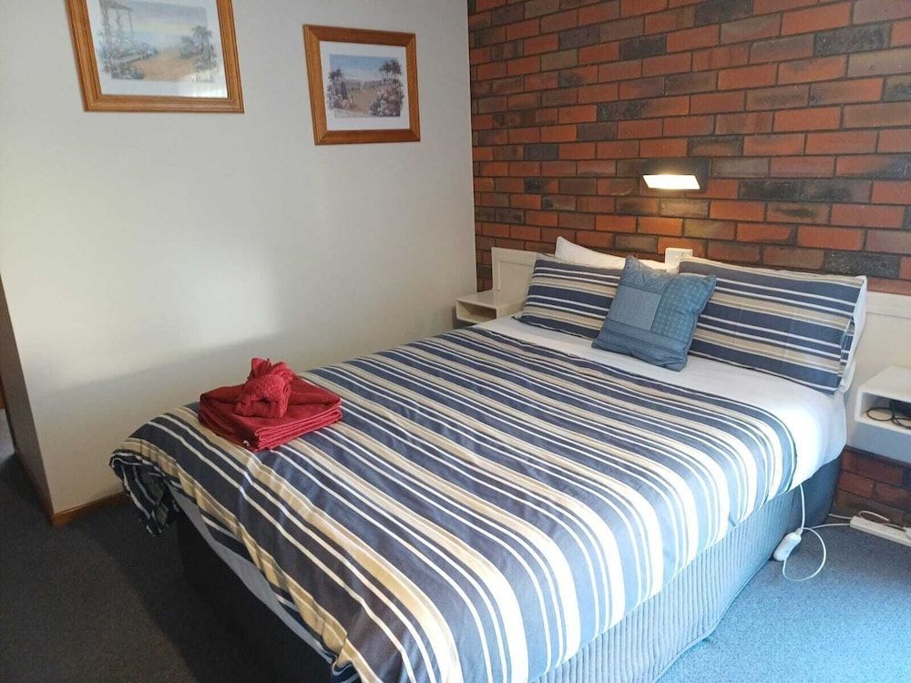 Coorrabin Motor Inn Standard Room 4