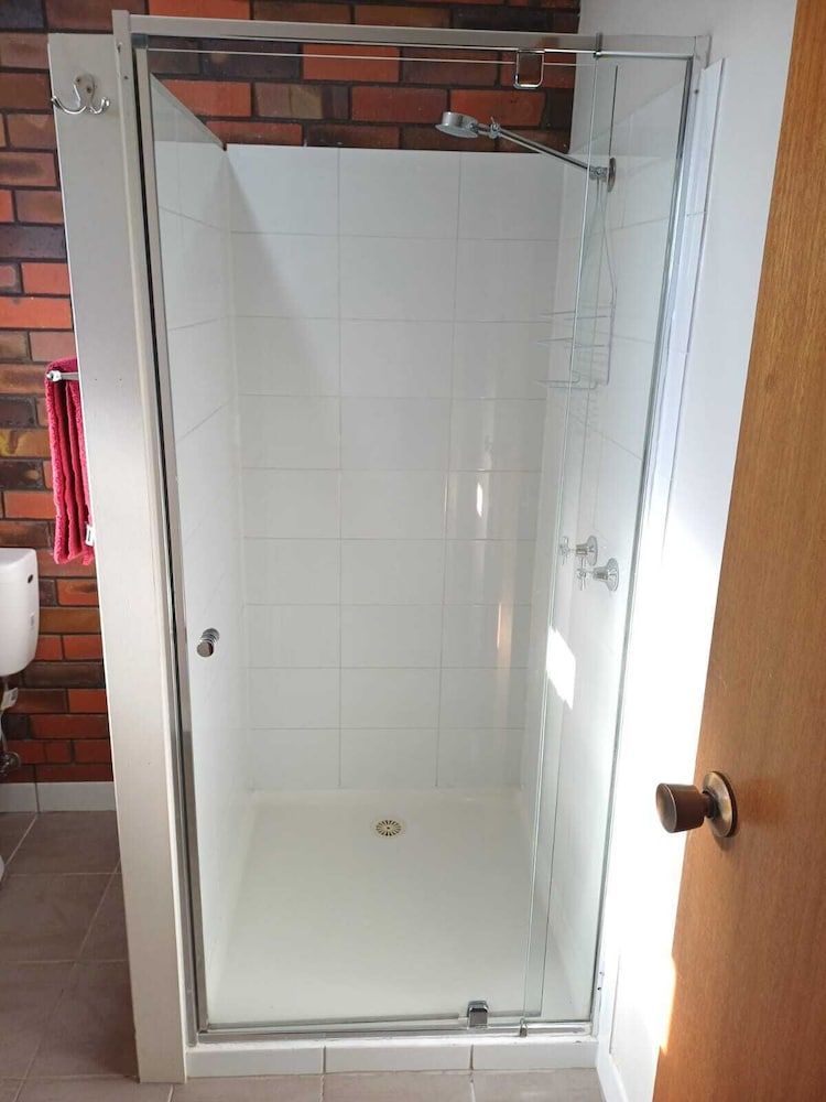 Coorrabin Motor Inn Standard Room 9