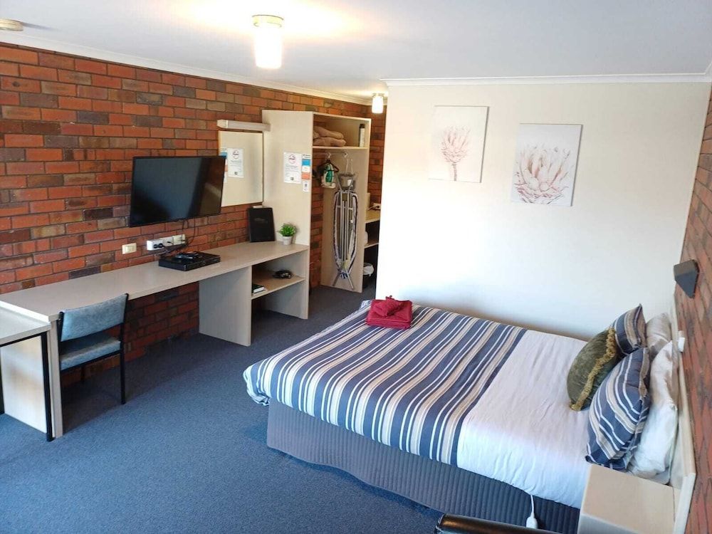 Coorrabin Motor Inn Standard Room 3