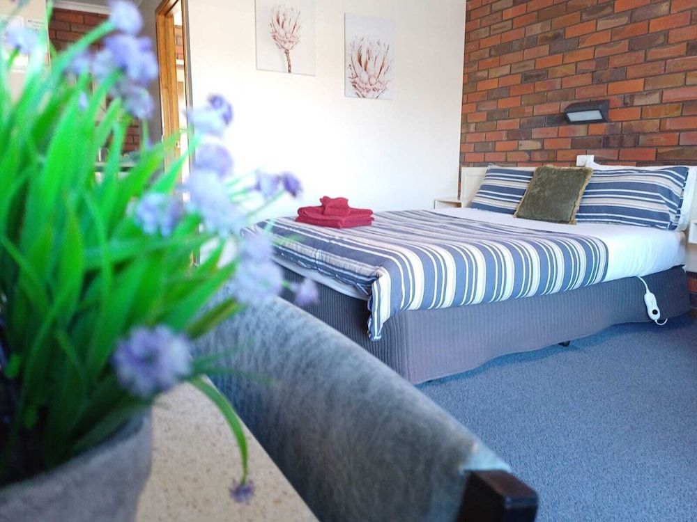 Coorrabin Motor Inn Standard Room