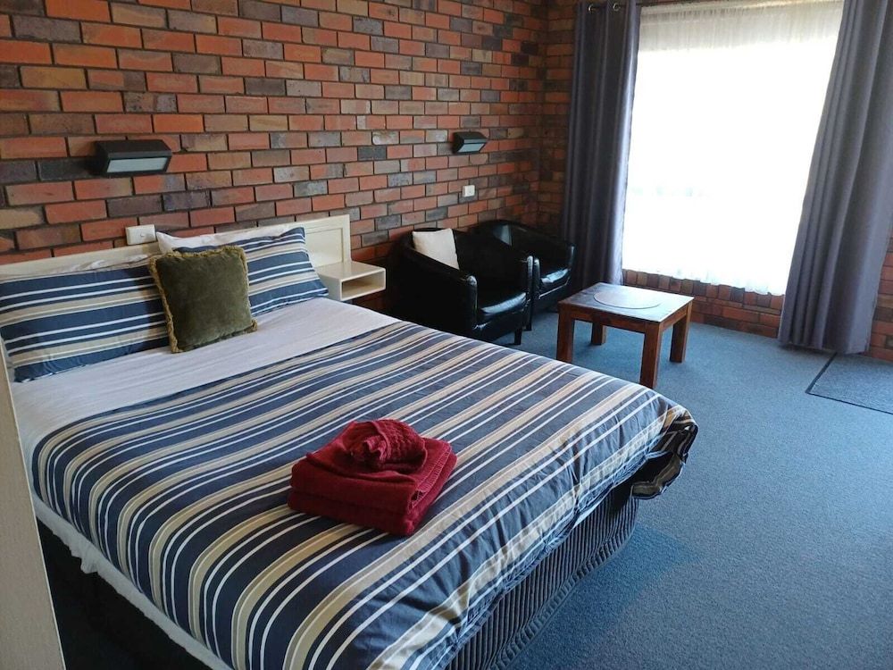 Coorrabin Motor Inn Standard Room 2