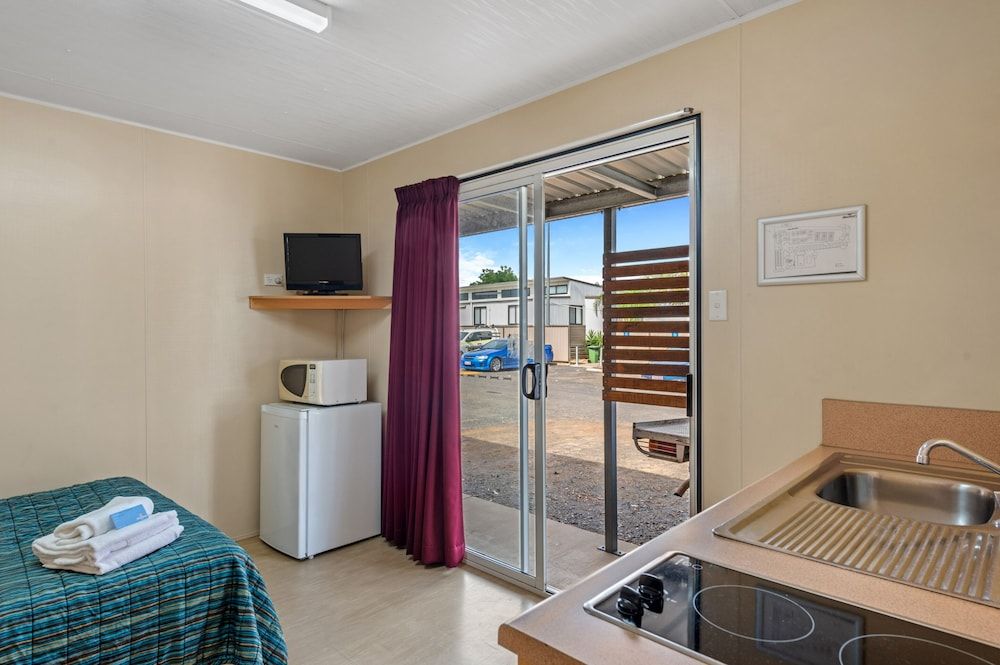 Discovery Parks - Blackwater Standard Cabin (Sleep 2) 3