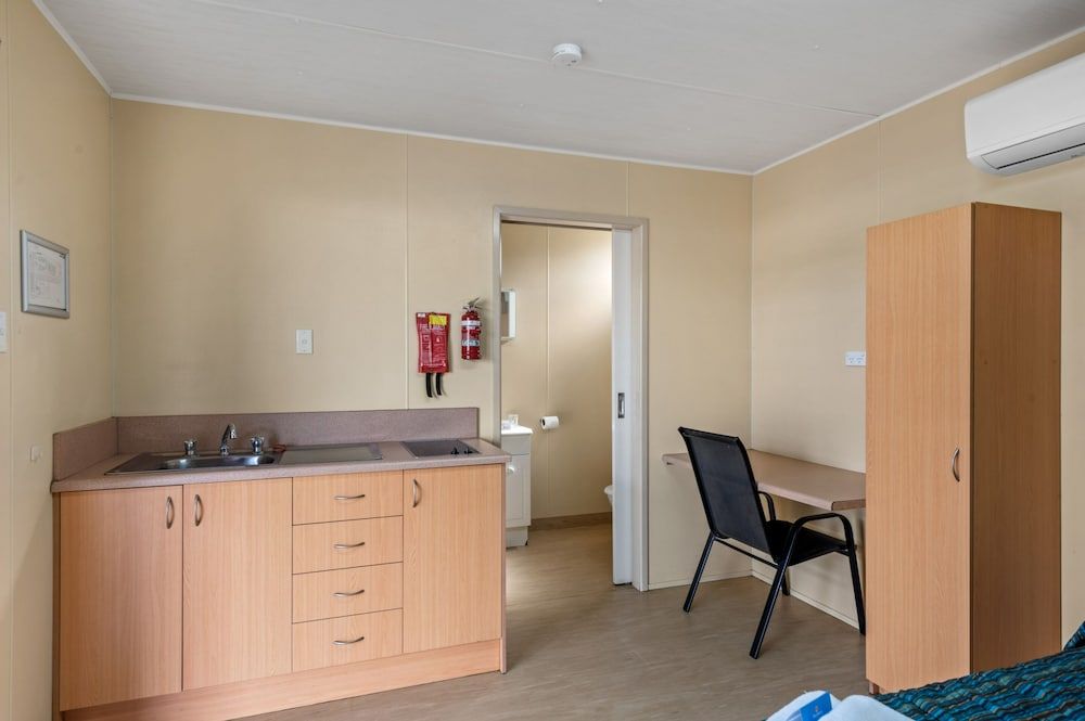 Discovery Parks - Blackwater Standard Cabin (Sleep 2) 2