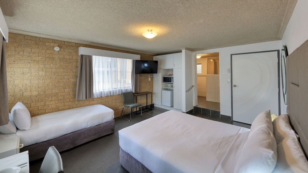 Hamilton Hume Motor Inn Standard Room, Non Smoking 3
