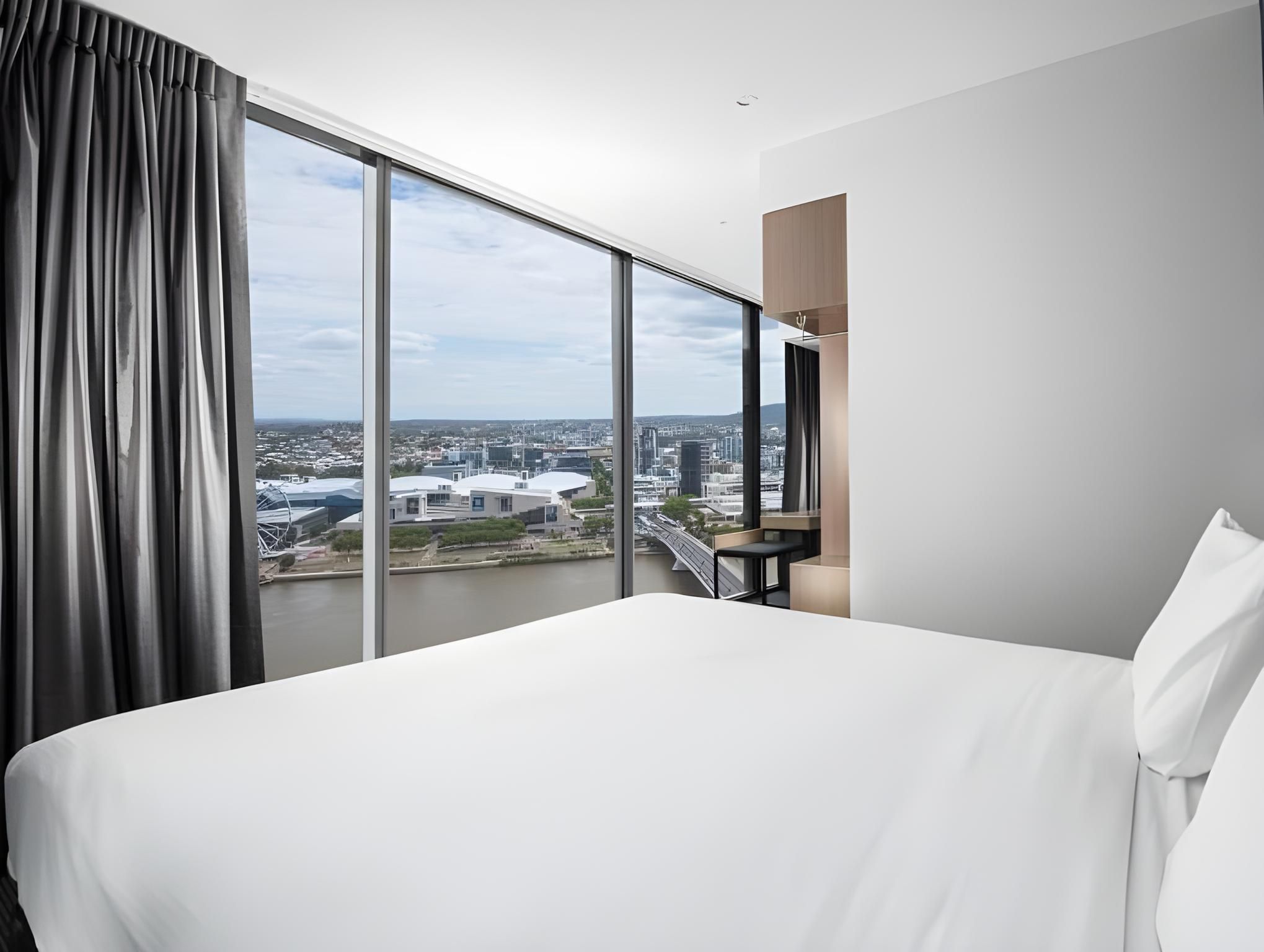 Superior River View Queen Bed