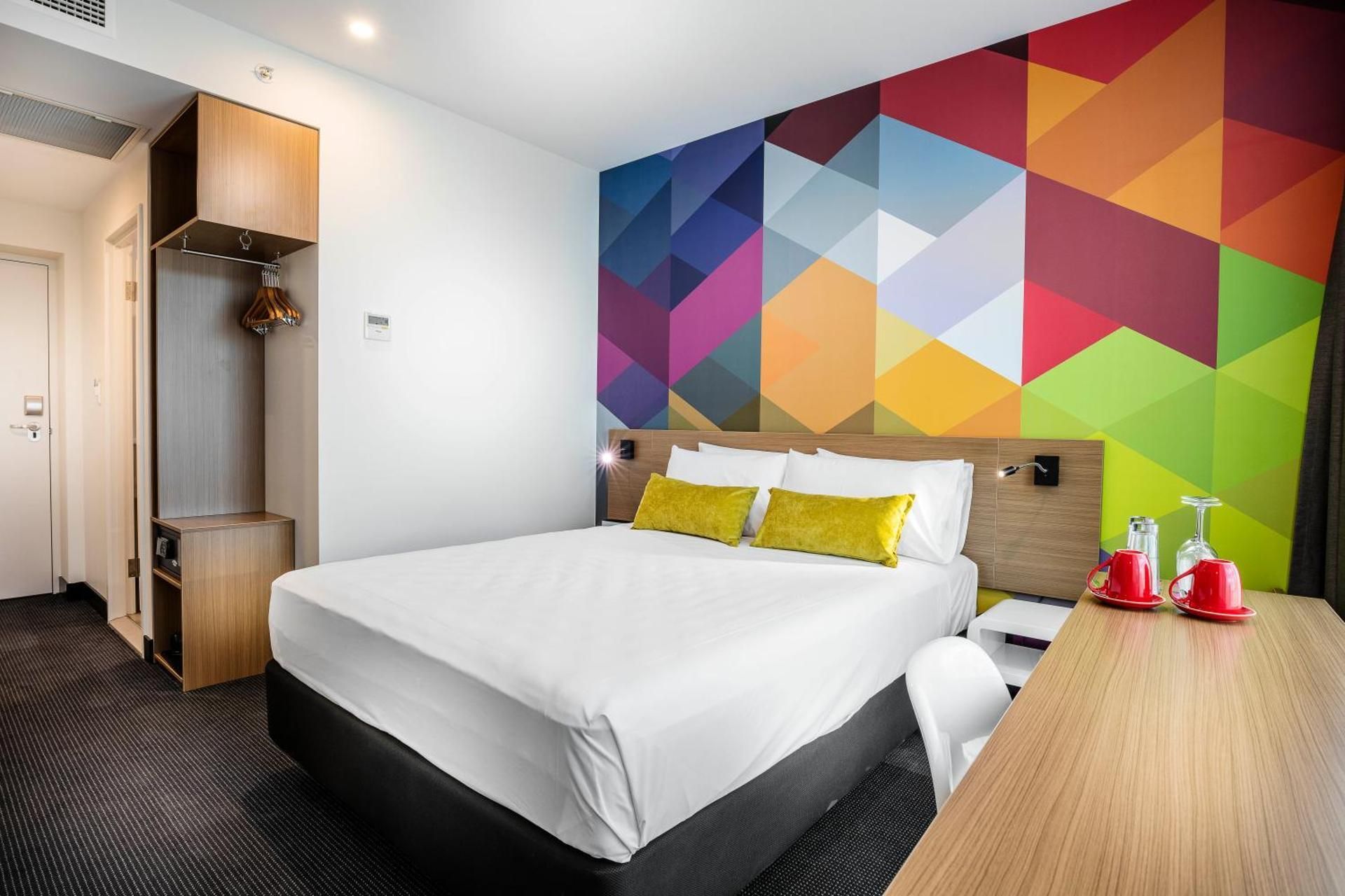 Standard 1 Queen Bed