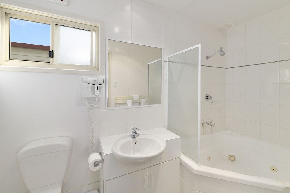 Queen Spa Cabin