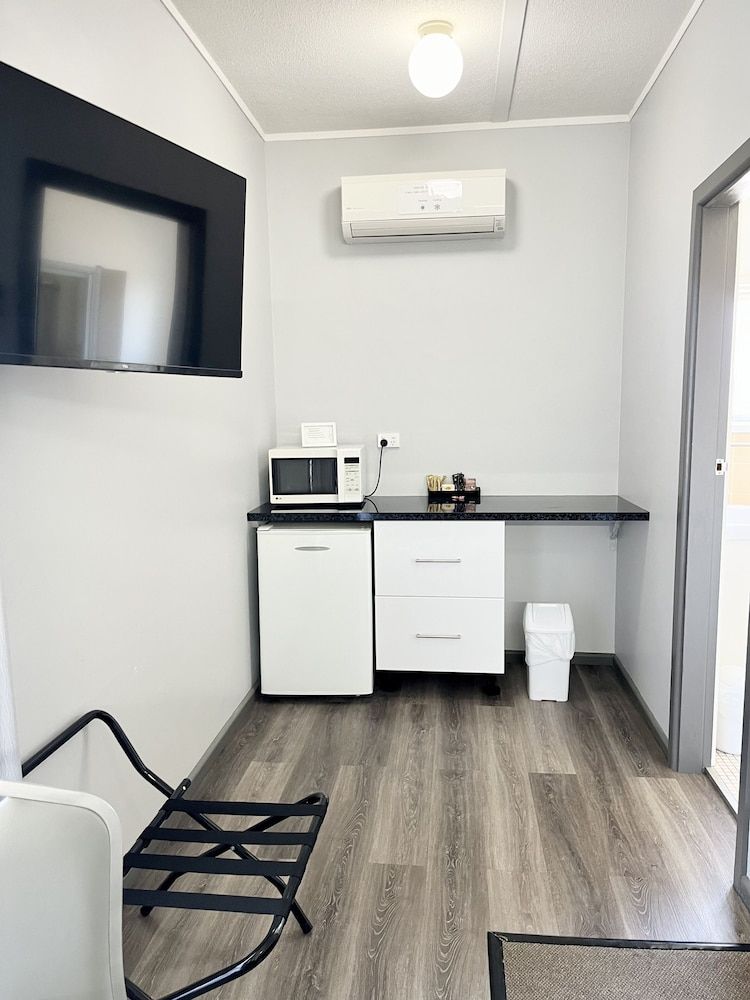 Gilgandra Motel Deluxe King 6