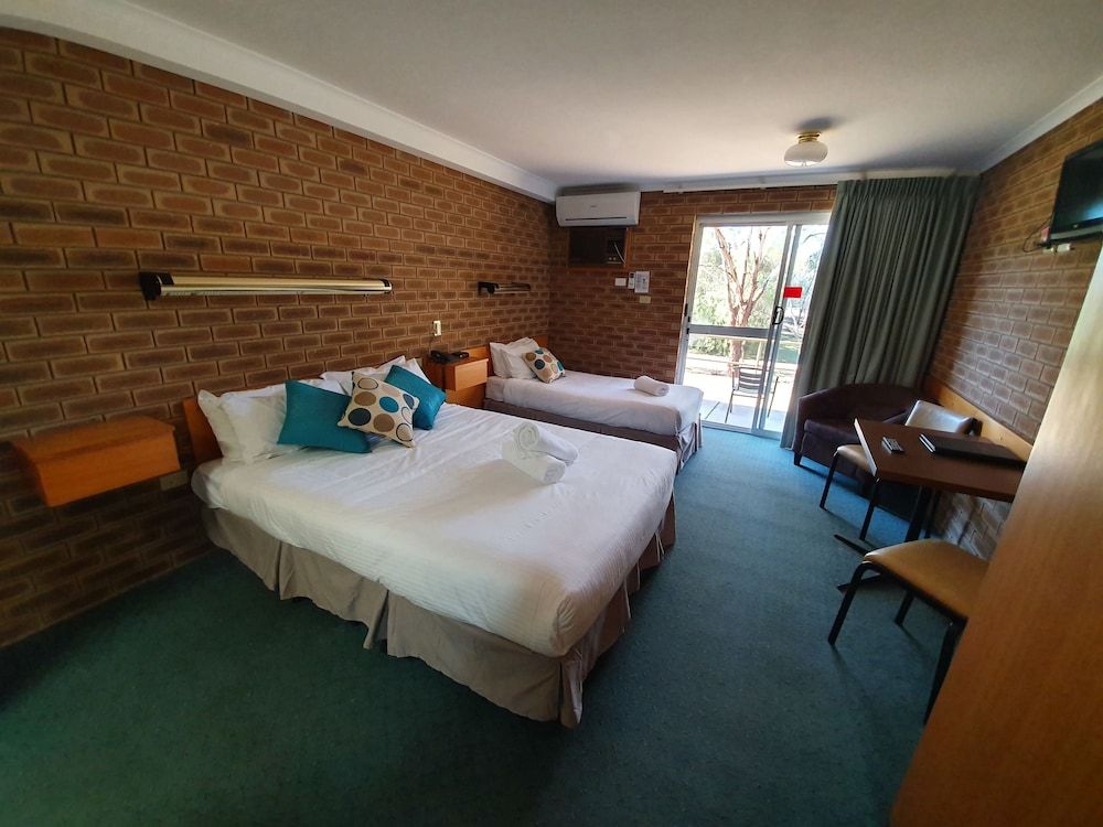 Corowa Golf Club Motel Standard Suite, 1 Bedroom, Non Smoking, Kitchenette (Twin) 3