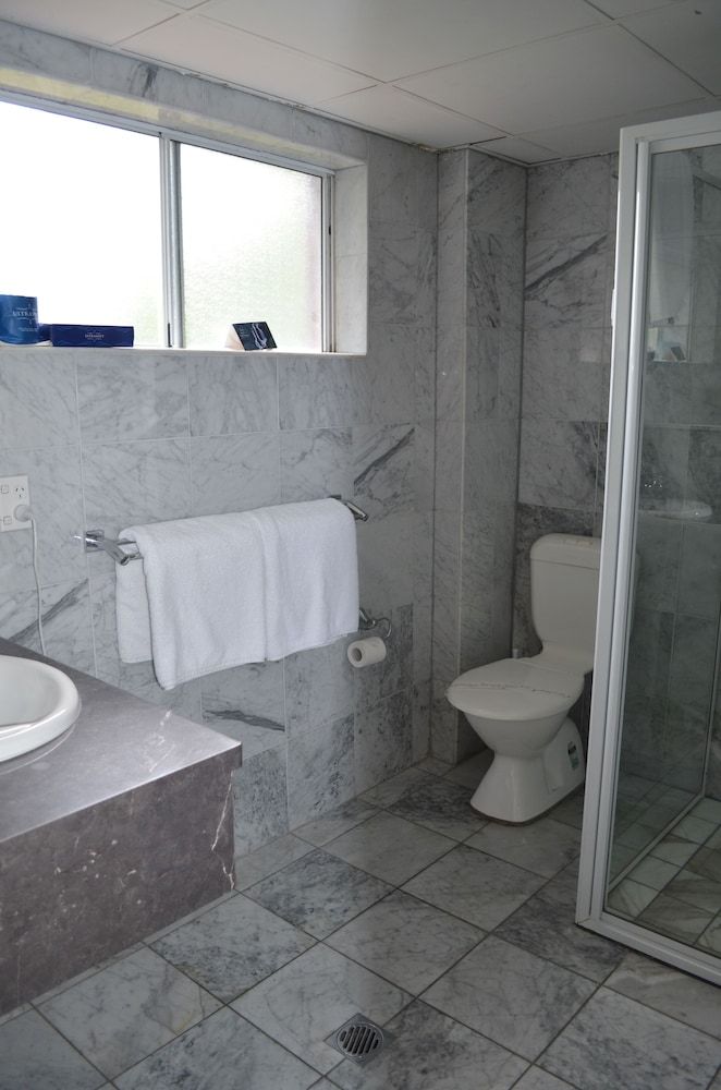 Bathurst Motor Inn Deluxe Twin Room 11