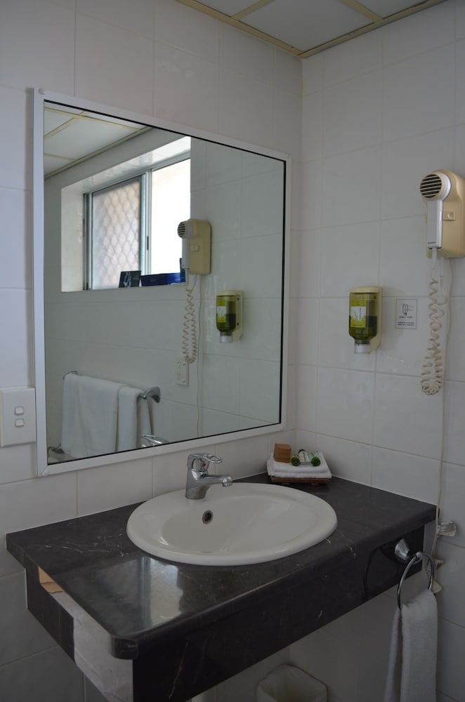 Bathurst Motor Inn Deluxe Twin Room 9