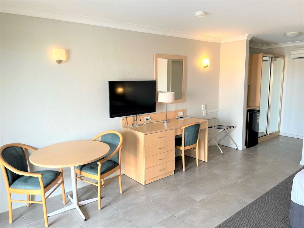 Bathurst Motor Inn Deluxe Twin Room 12