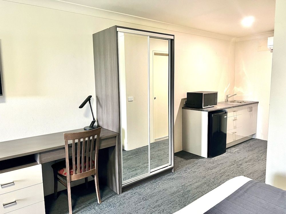 Bathurst Motor Inn Executive Room 9