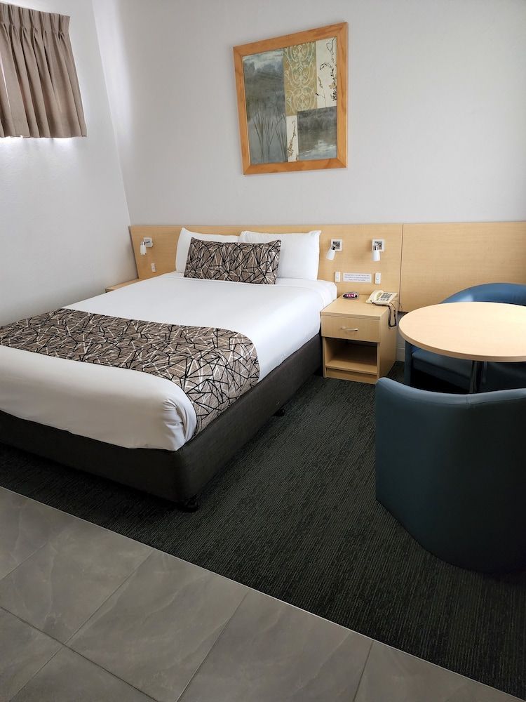 Bathurst Motor Inn Basic Double Room 2