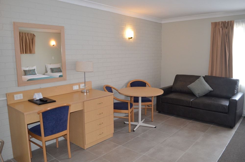 Bathurst Motor Inn Deluxe Twin Room 13