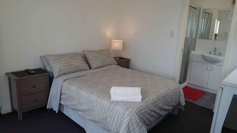 Cityview Studio Accommodation Deluxe Studio Suite 3