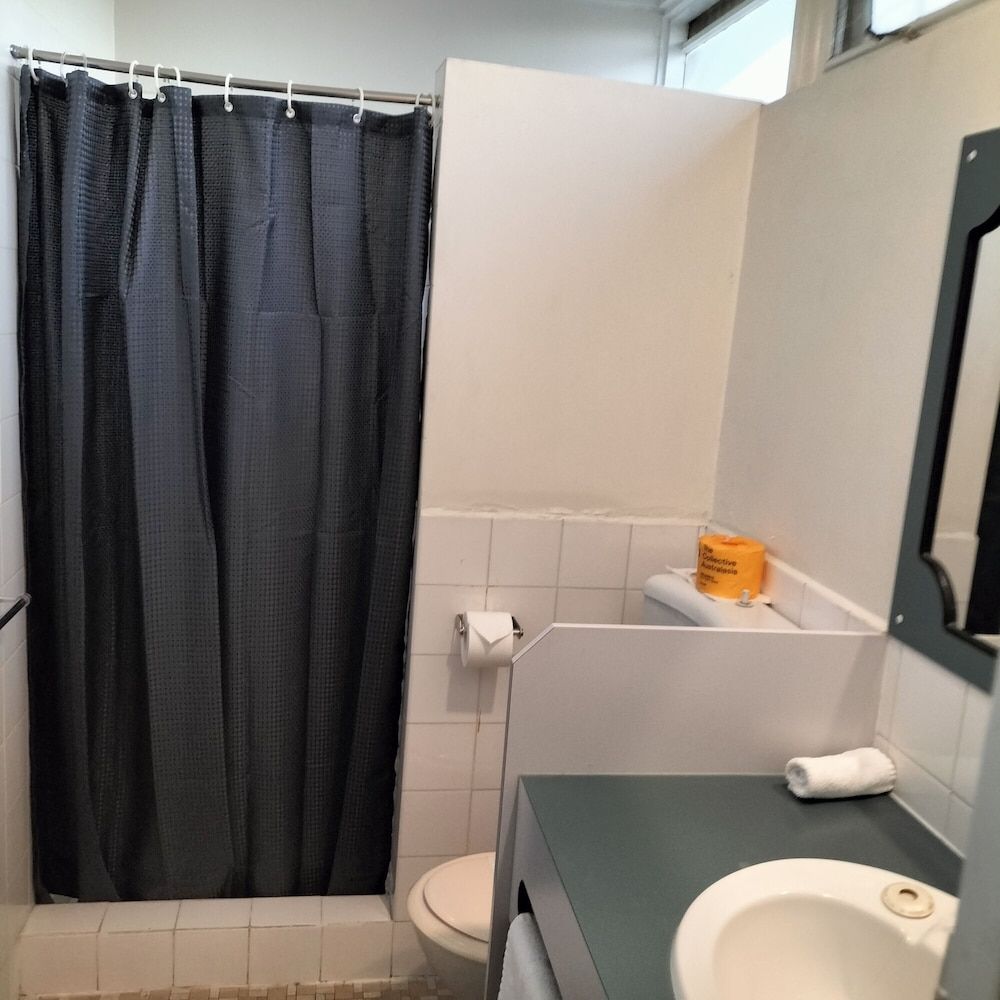 Wangaratta Motor Inn Two Bedroom Family Room 3