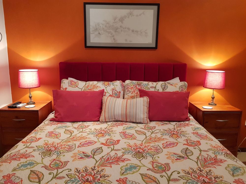 Sunset Suite Queen