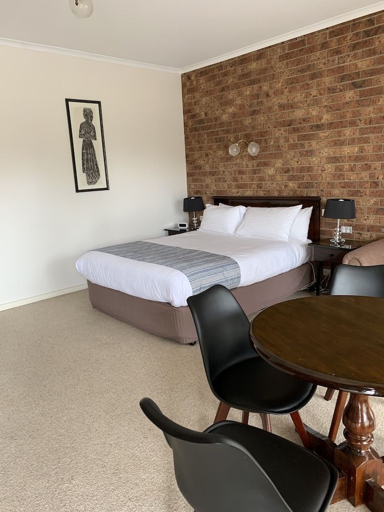 Family Room (2 room family suite)