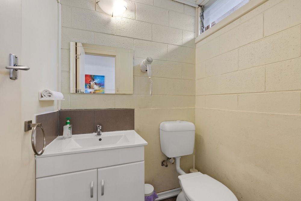 Gazebo Motor Inn Comfort Double Room, 1 Queen Bed 17