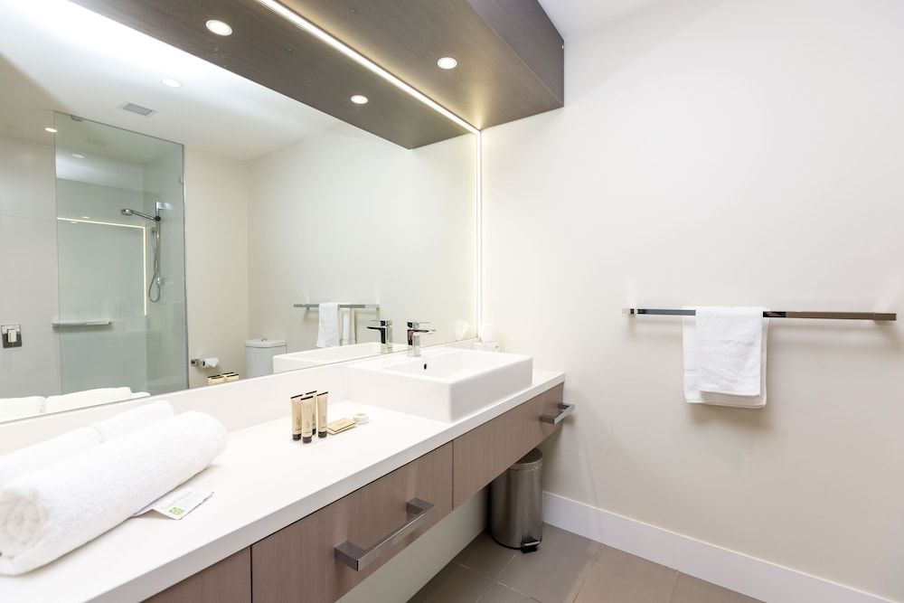 Calamvale Suites and Conference Centre Executive Suite, 1 King Bed 6