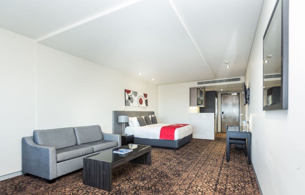Calamvale Suites and Conference Centre Executive Suite, 1 King Bed 2