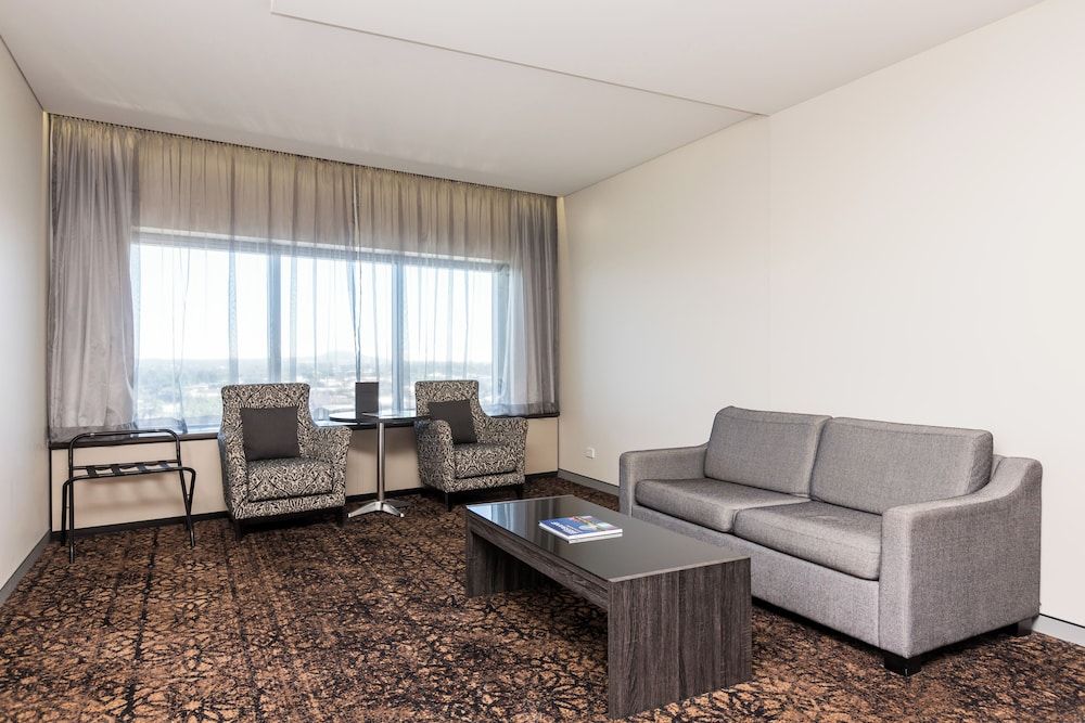 Calamvale Suites and Conference Centre Executive Suite, 1 King Bed 8
