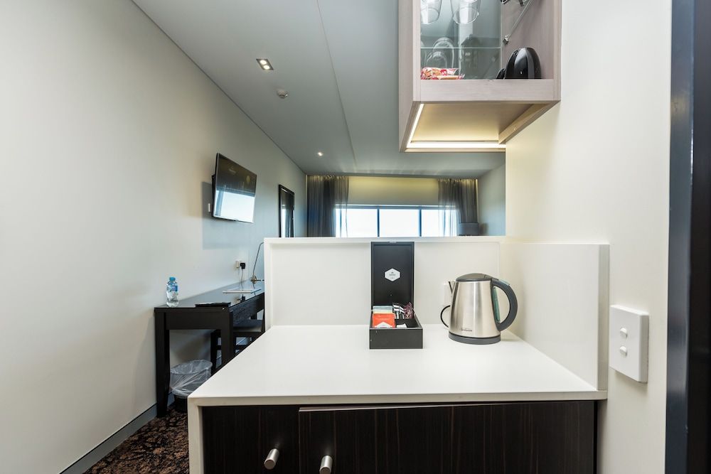 Calamvale Suites and Conference Centre Executive Suite, 1 King Bed 7