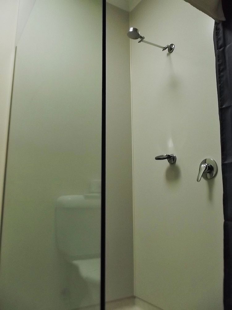 Heyfield Railway Hotel Deluxe Room, 1 Queen Bed, Jetted Tub 4